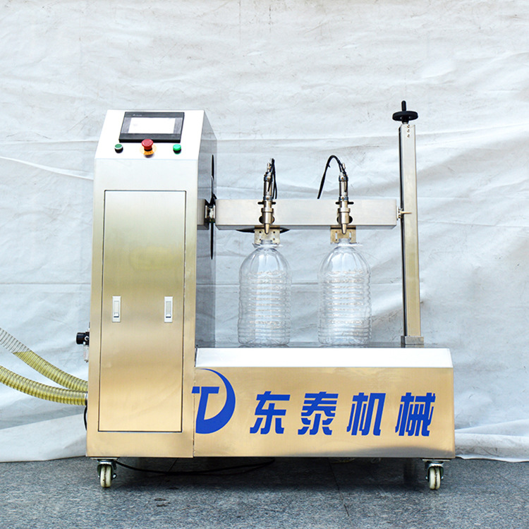 俱往矣，數風流人物，還看東泰半自動食用油灌裝機